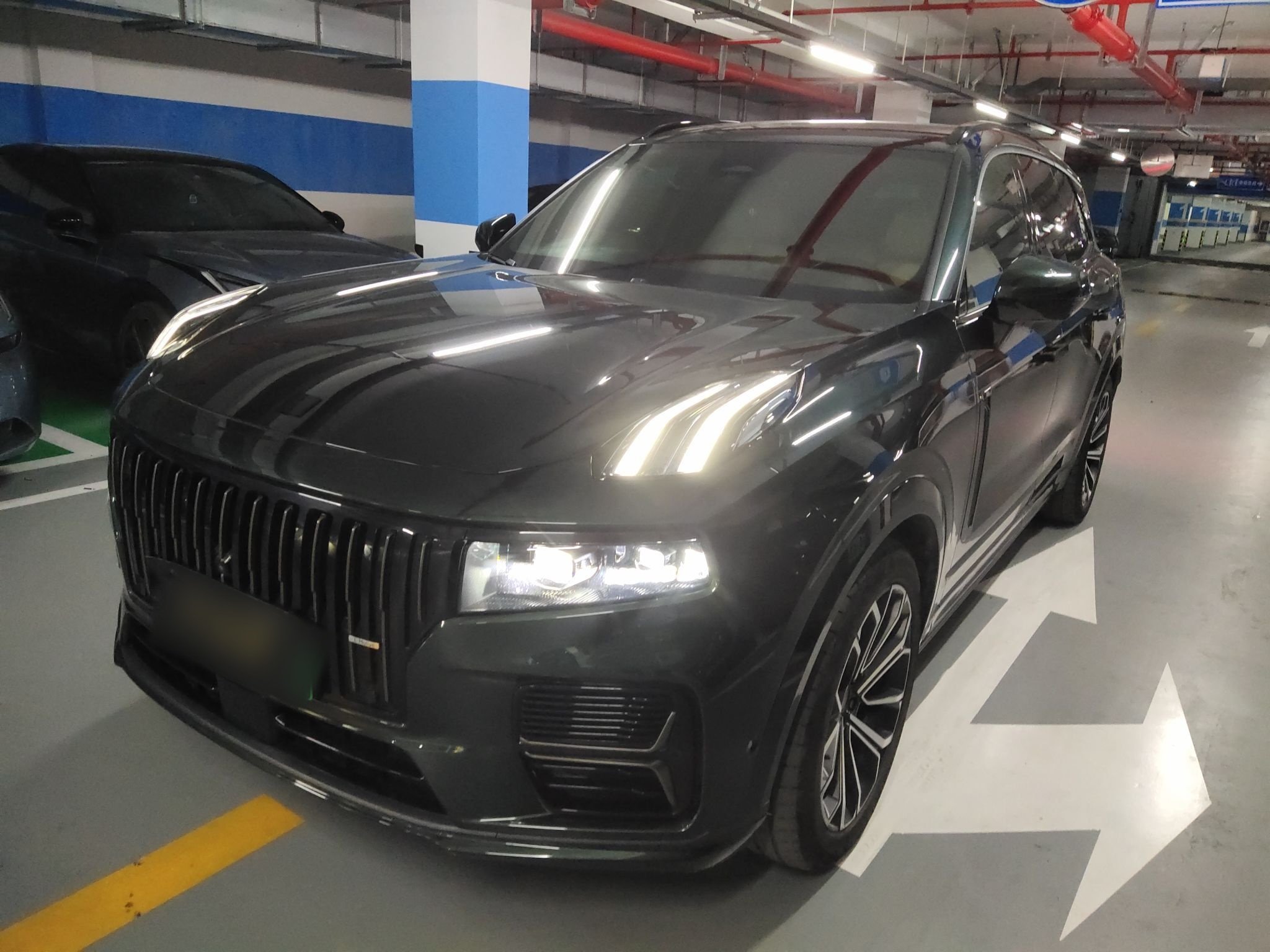 تحت مقدمة السيارة