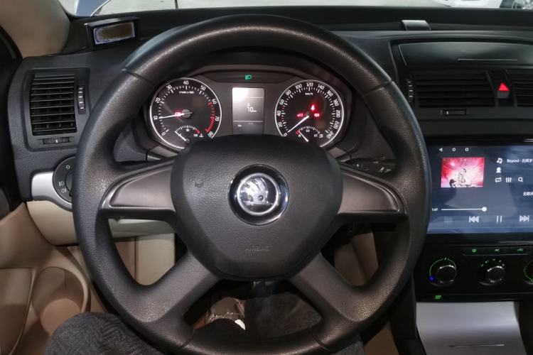 Used Skoda Octavia 2015 Classic Model 1.6L Manual Yijie Edition