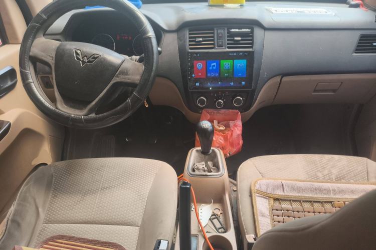 Used Wuling Rongguang 2014 1.5L S Standard Version Center Console