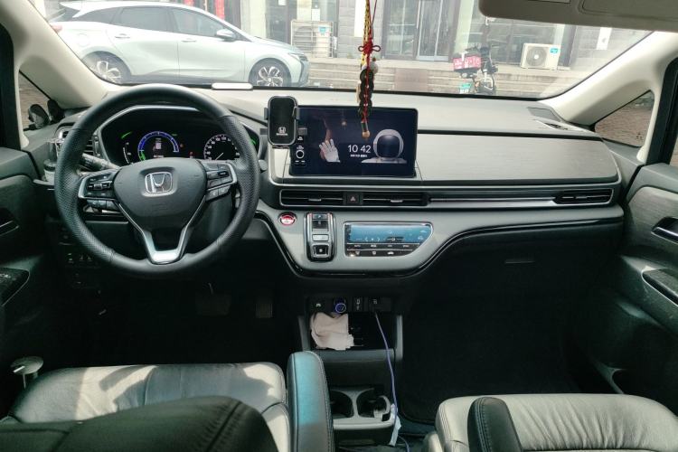 Used Honda Elysion 2022 2.0L eHEV Luxury Edition Center Console