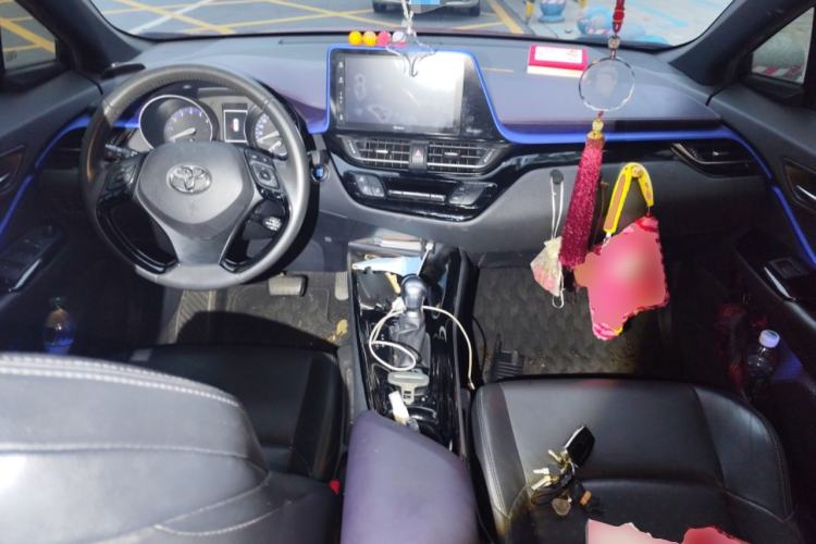 Used Toyota IZOA 2018 2.0L Yixuan Sunroof Version China V Standard Center Console