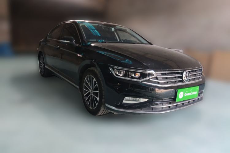 Used Volkswagen Magotan 2020 330TSI DSG Luxury Edition Front Right 45 Deg