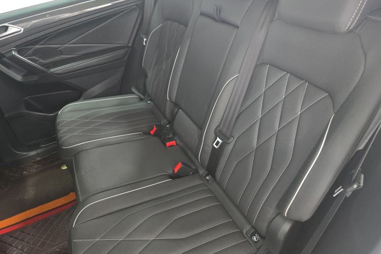 Used Volkswagen Tiguan L 2023 330TSI Automatic Two-Wheel Drive R-Line Enjoyment Edition Left Rear Seat