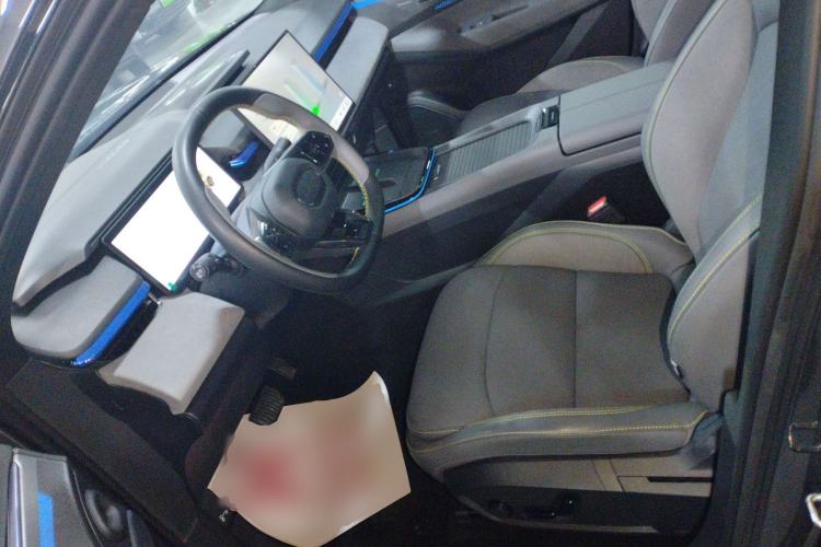 Used Lynk & Co 08 EM-P 2025 120km Long-Range Pro
