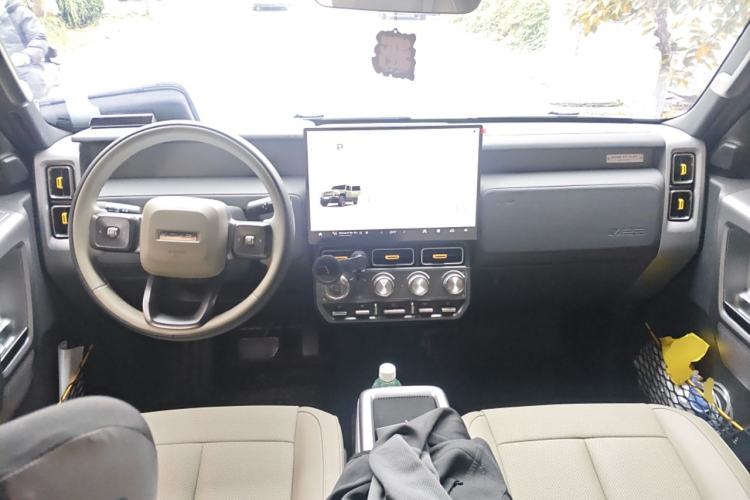 Used iCAR V23 2025 501 Four-Wheel Drive Intelligent Driving Version Center Console