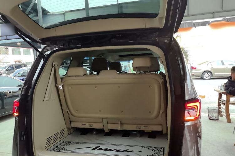 Used Buick GL8 2023 Facelifted Land Cruiser Executive Luxury Version
