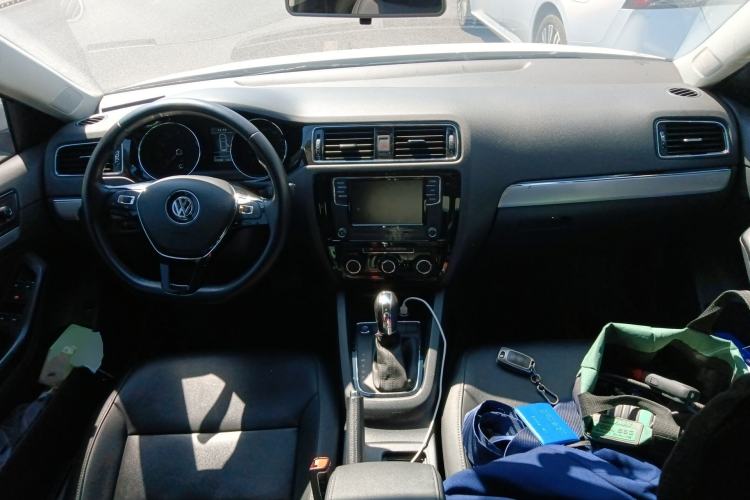 Used Volkswagen Sagitar 2018 280TSI DSG Ignite Edition Center Console