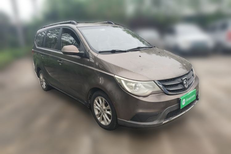 Used Baojun 730 2014 1.5L manual standard trim 7 seats Front Right 45 Deg