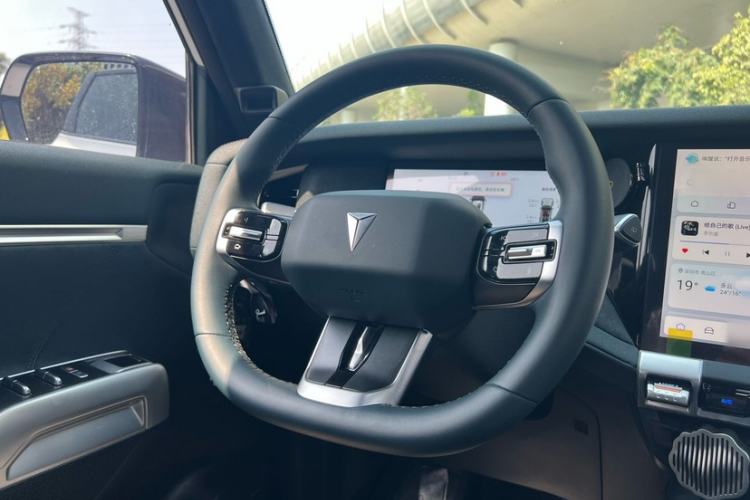 Used Deepal G318 2024 Four-Wheel-Drive Air Suspension Model
