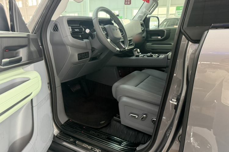 Used BAIC Off-Road BJ40 2026 Model 2.0T Gasoline Standard Edition
