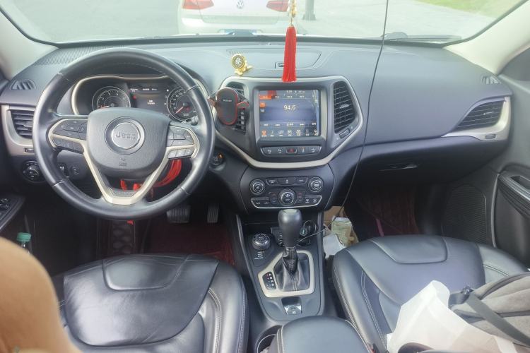 Used Jeep Cherokee 2014 2.4L Luxury Edition Center Console