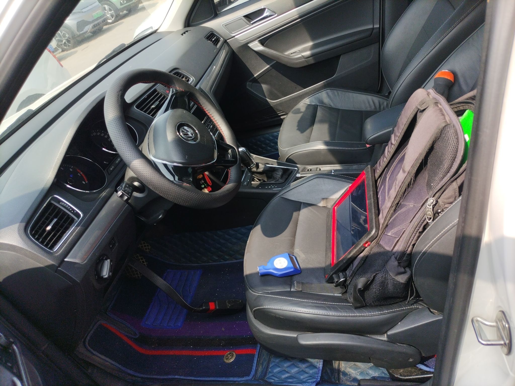 Переднее сиденье в автомобиле