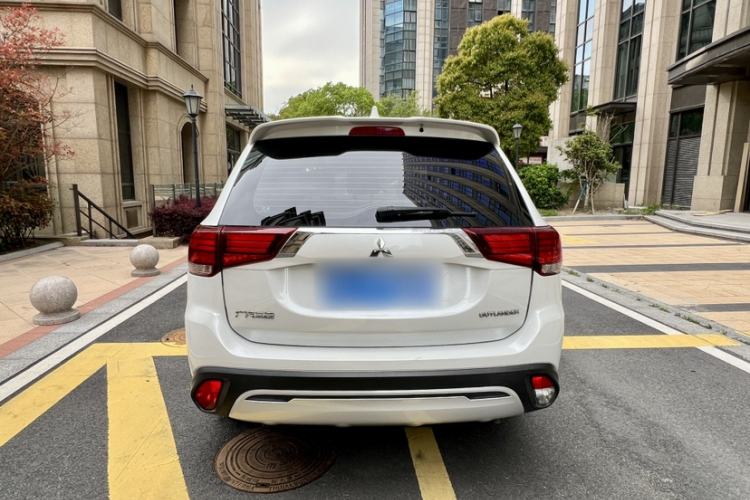 Used Mitsubishi Outlander 2020 2.0L Two-Wheel Drive Enjoyment Version 5 Seats Exterior 4