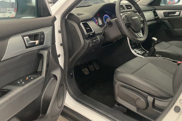 Used Haval H2 2018 Chuanxiang Edition Red Badge 1.5T Manual Two-Wheel Drive Fashionable Model