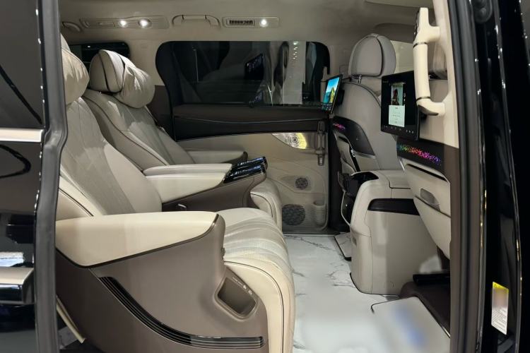 Used Denza D9 2022 DM-i 970 Four-Wheel Drive Flagship Model
