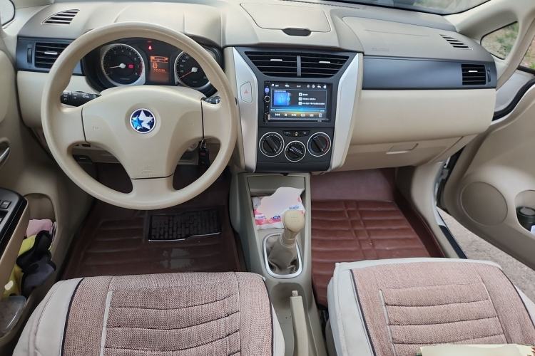 Used Venucia D50 2015 1.6L Manual Fashion Edition Center Console