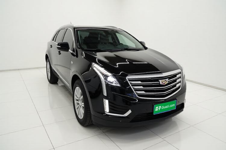 Used Cadillac XT5 2017 Anniversary Edition 28T Four-Wheel Drive Luxury Model Front Right 45 Deg