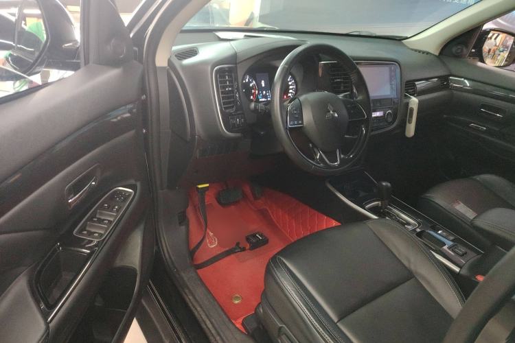 Used Mitsubishi Outlander 2019 2.0L Two-Wheel Drive Comfort Edition 5 Seats China VI Standard