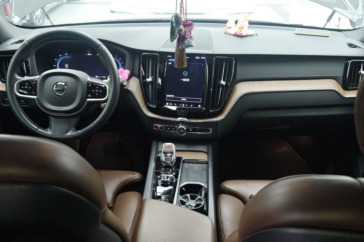 Used Volvo XC60 2022 B5 4x4 Smart Luxury Edition