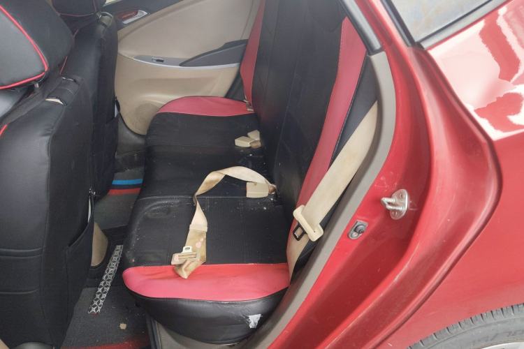 Used Hyundai Verna (older generation) 2010 Sedan 1.4L Manual Comfort GS Left Rear Seat