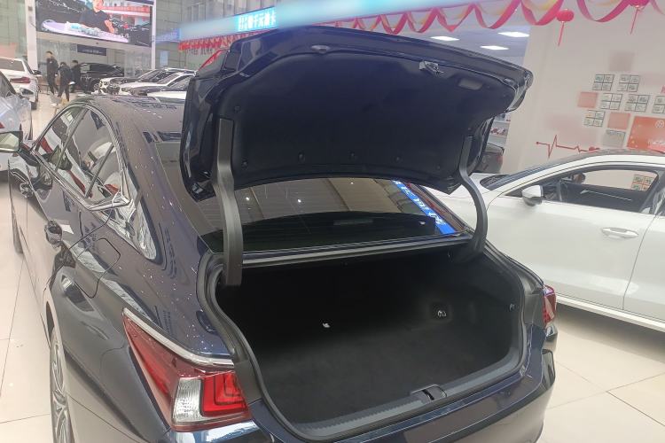 Used Lexus ES 2023 200 Excellence Edition