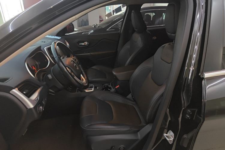 Used Jeep Cherokee 2020 2.0L Two-Wheel Drive Classic Sports Edition