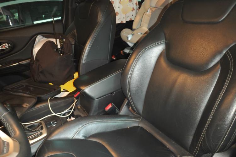 Used Jeep Cherokee 2017 2.0L Superior Edition Left Front Seat