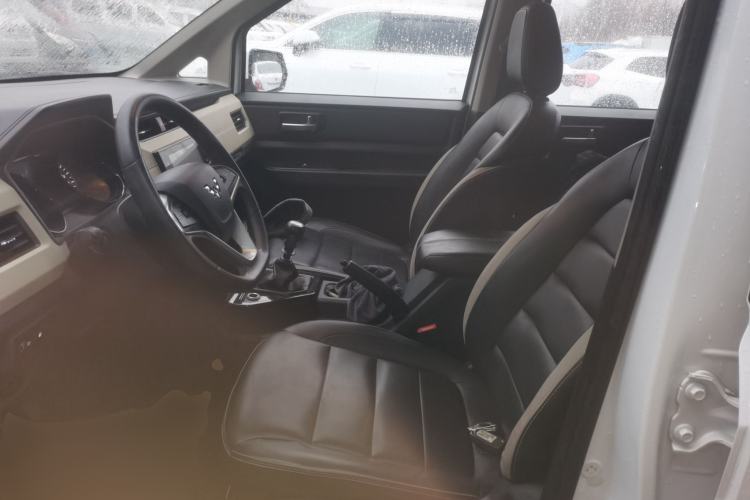 Used Wuling Hongguang PLUS 2020 1.5L Manual Comfort 7-Seater
