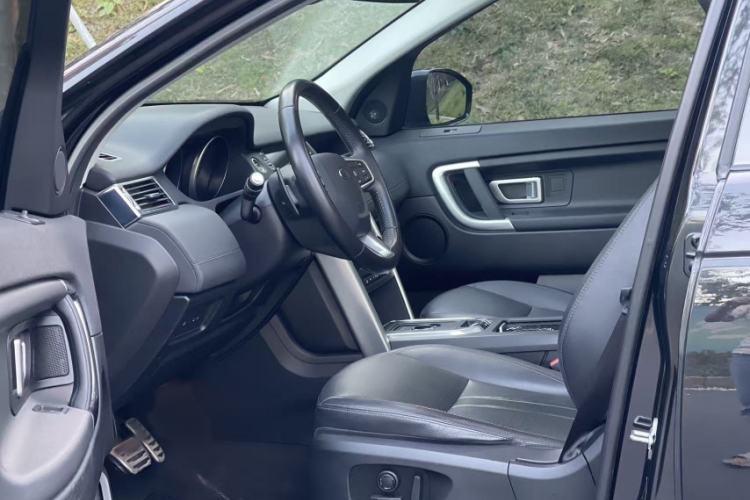 Used Land Rover Discovery Sport 2018 240 PS SE Version Interior 1