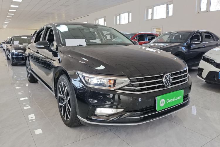 Used Volkswagen Magotan 2020 330TSI DSG Luxury Edition Front Right 45 Deg