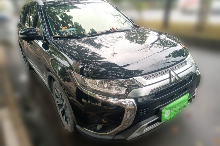 Used Mitsubishi Outlander 2019 2.0L Two-Wheel Drive Comfort Edition 7 Seats China V Emission Standard