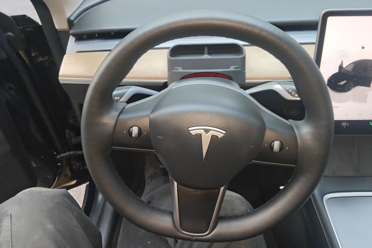 Used Tesla Model Y 2022 Long-Range All-Wheel-Drive Version Steering Wheel