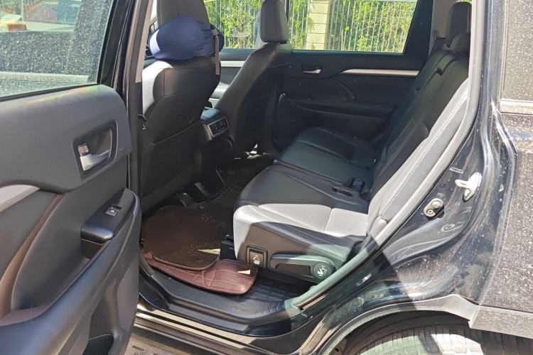 Used Toyota Highlander 2015 2.0T Four-Wheel Drive Luxury Edition 7-Seater Left Rear Seat