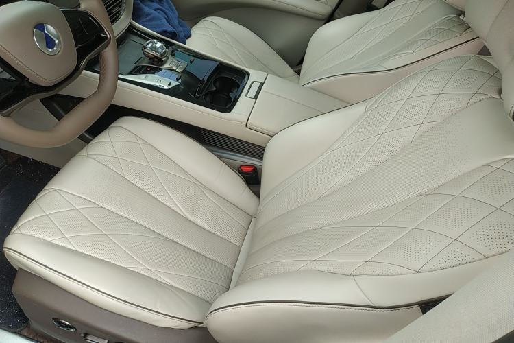 Used Denza D9 2022 DM-i 1040 Prestige Model
