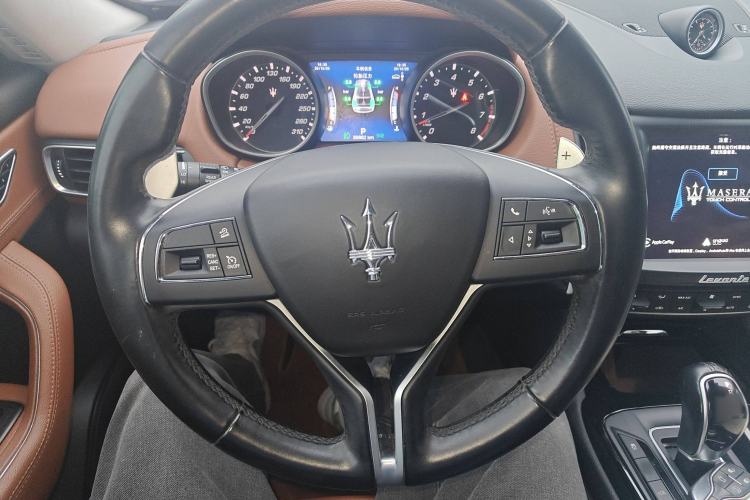 Used Maserati Levante 2016 3.0T Standard Edition Steering Wheel