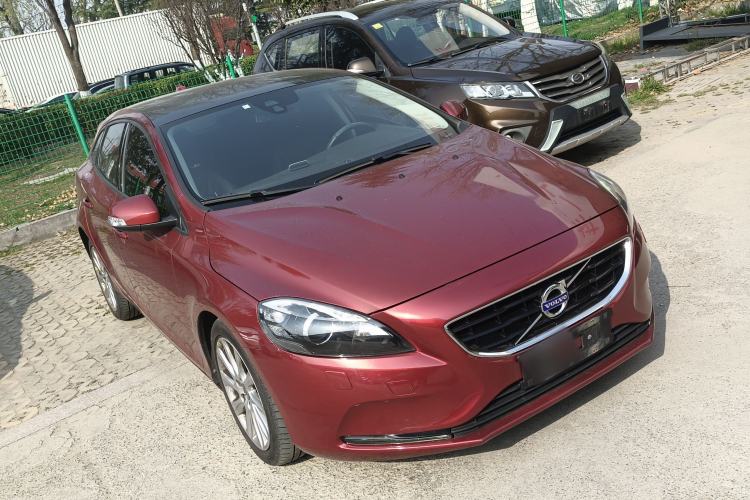 Used Volvo V40 2015 1.6T Zhiyi Edition
