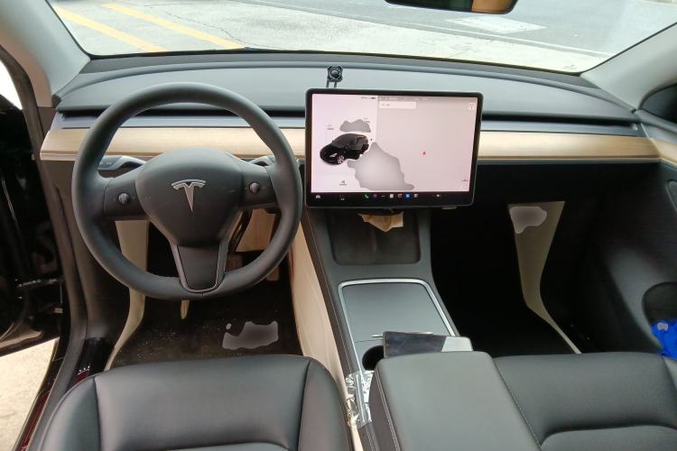 Used Tesla Model Y 2021 Standard Range Rear-Wheel Drive Version Center Console