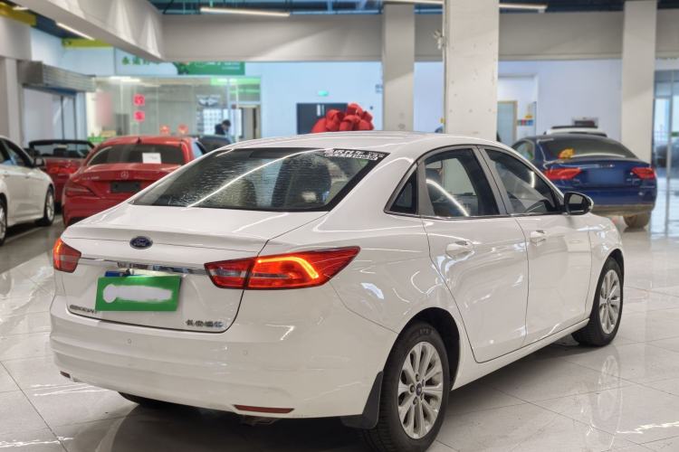 Used Ford Escort 2015 1.5L Automatic Fashion Model
