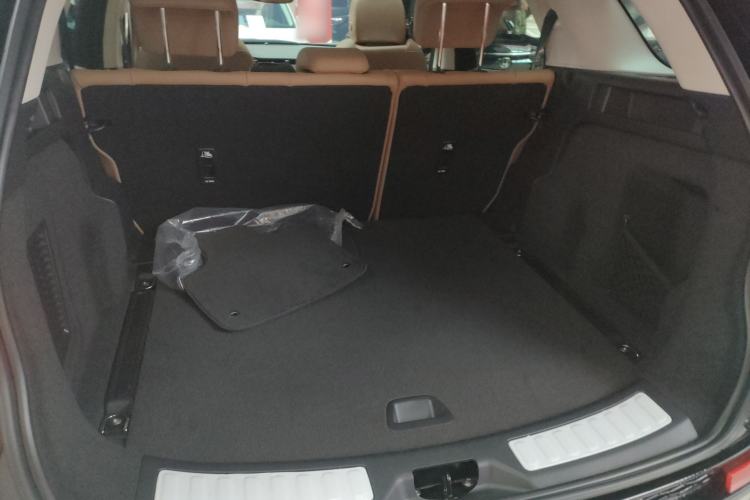 Used Land Rover Discovery Sport 2025 249 PS Performance Tech Edition Trunk