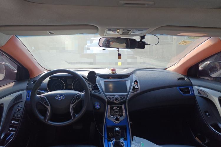 Used Hyundai Elantra (5th Generation / Langdong) 2015 1.6L Automatic Leading Model Center Console
