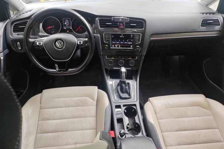 Used Volkswagen Golf 2017 230TSI Automatic Luxury Million-Vehicle Commemorative Edition Center Console