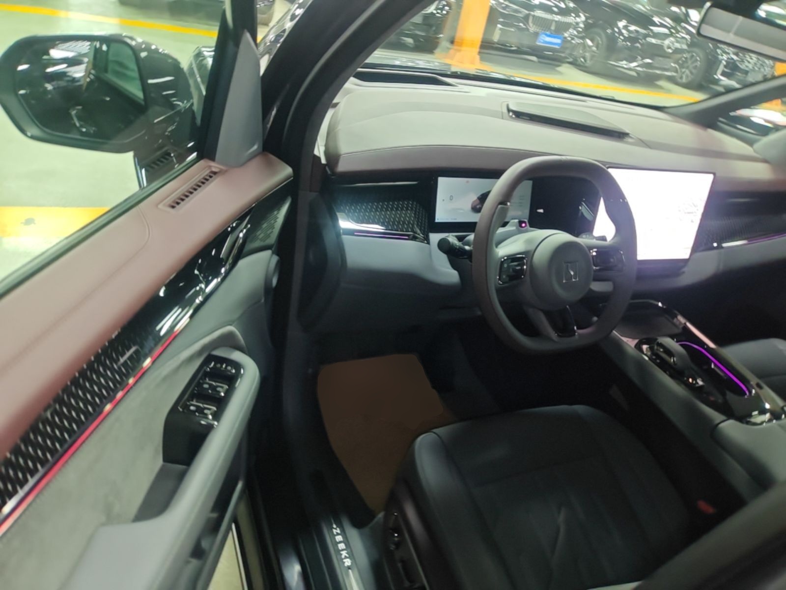 Zeekr 009 2024 7-Seater Walk-Through Version Four-Wheel Drive 108 kWh — снимка 18