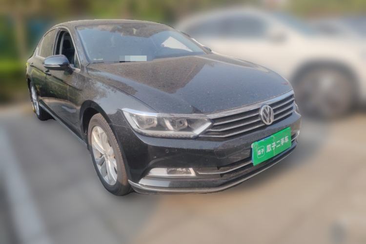 Used Volkswagen Magotan 2017 330TSI DSG Luxury Model Front Right 45 Deg