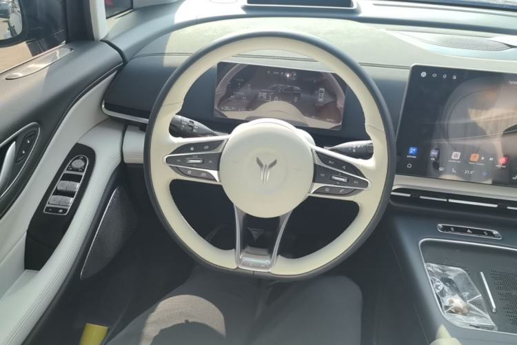 Used VOYAH Dream 2025 EV Four-Wheel Drive Prestige Qiankun Edition