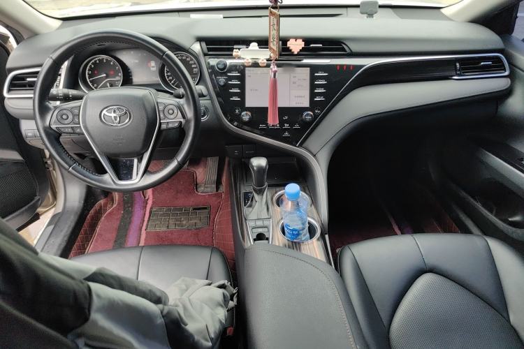 Used Toyota Camry 2018 2.5G Luxury Edition Center Console