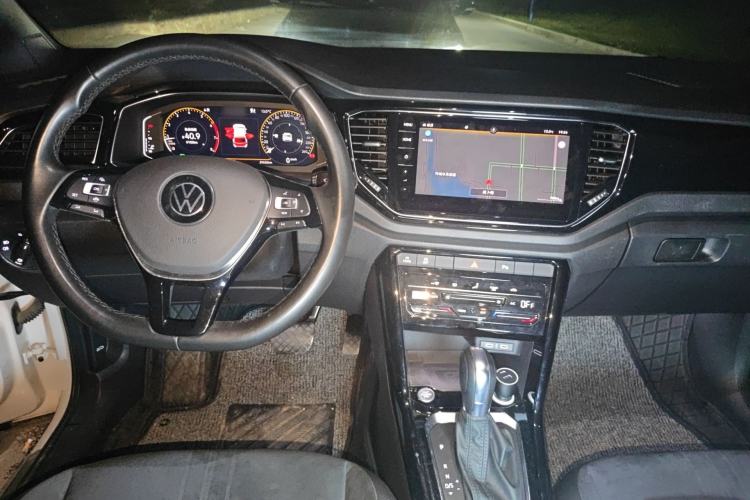 Used Volkswagen T-ROC 2021 280TSI DSG Two-Wheel Drive Luxury Smart Connectivity Version Center Console