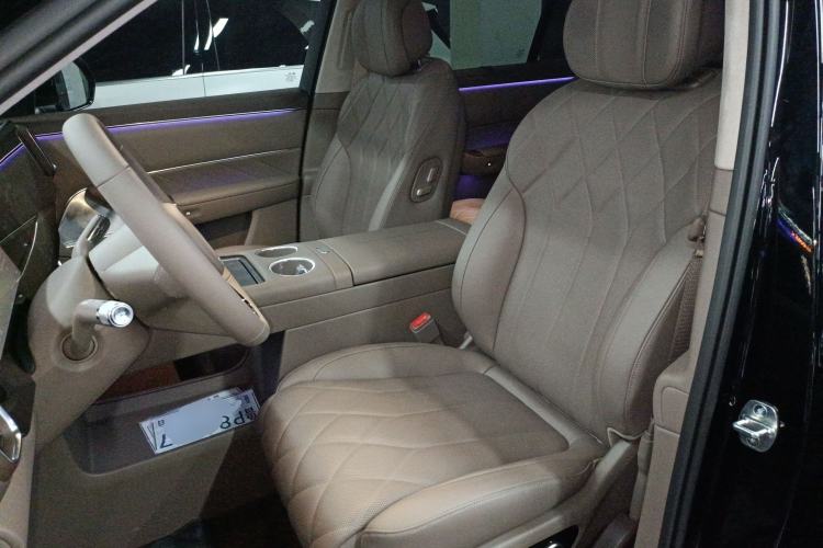 Used Hima AITO M8 2025 Model Pure Electric Max+ Six-Seat Four-Wheel-Drive Version
