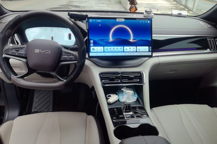 Used BYD Song PLUS New Energy 2025 EV Intelligent Driving Version 520km Premium Model Center Console