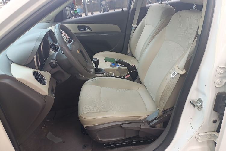 Used Chevrolet Cruze 2015 1.5L Classic SE MT Left Front Seat