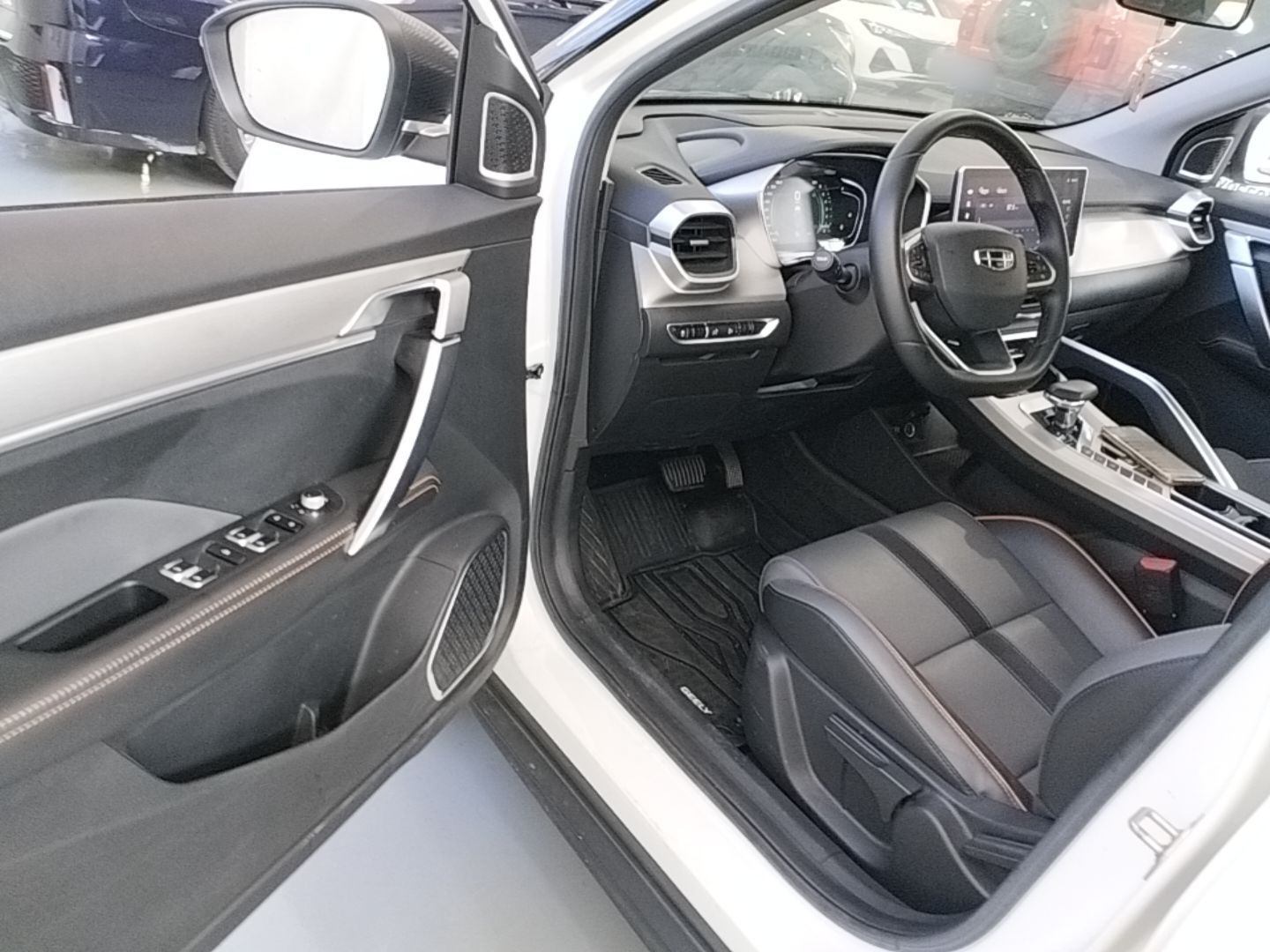 Geely Auto Coolray 2023 1.5T DCT Diamond Edition — снимка 18